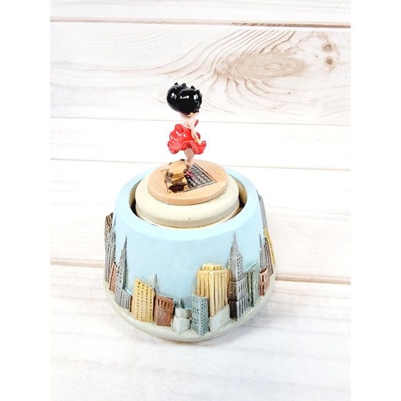 Vintage 1995 Betty Boop Musical Snowglobe I Wanna Be Loved By You - Vandor READ - Picture 6 of 16